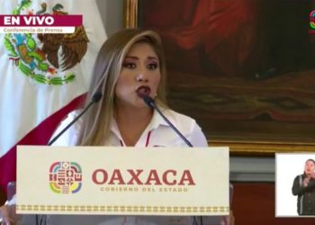 Exhibe directora del COBAO actos irregulares hallados en la entrega-recepción