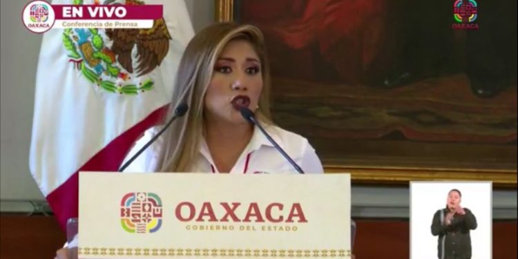 Exhibe directora del COBAO actos irregulares hallados en la entrega-recepción