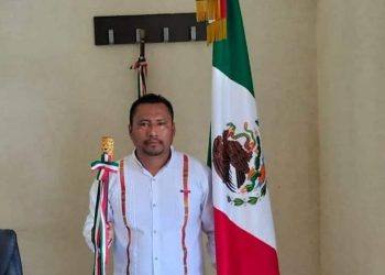 Misogino presidente municipal de Zenzontepec sustituye a regidoras por sus cónyuges
