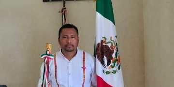 Misogino presidente municipal de Zenzontepec sustituye a regidoras por sus cónyuges