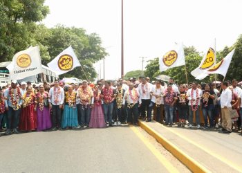 FUCO, recibe con marcha multitudinaria a Claudia Sheinbaum en Juchitán