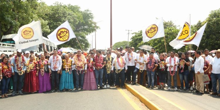 FUCO, recibe con marcha multitudinaria a Claudia Sheinbaum en Juchitán