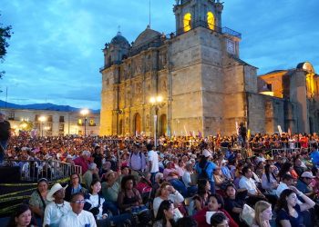 Alegría, ritualidad y cultura de los pueblos cautivan en la Alameda de León