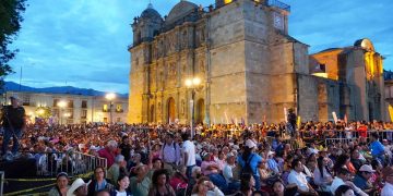Alegría, ritualidad y cultura de los pueblos cautivan en la Alameda de León