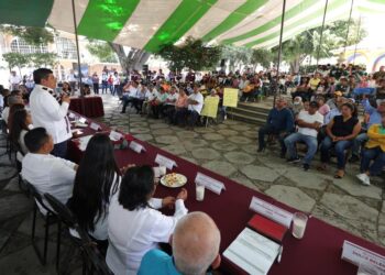 El Gobierno del pueblo invierte en infraestructura educativa y atiende rezagos sociales en Santa María Camotlán