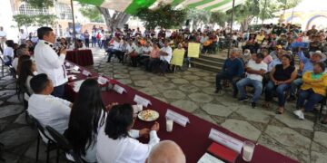 El Gobierno del pueblo invierte en infraestructura educativa y atiende rezagos sociales en Santa María Camotlán