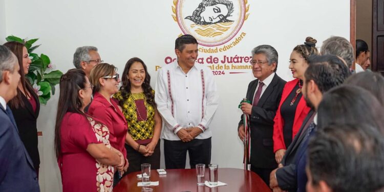 Francisco Martínez Neri y Salomón Jara suman esfuerzos para seguir construyendo la gran utopía de la Ciudad Educadora en Oaxaca