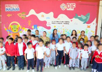 Niñas y niños de Tlalixtac disfrutan del cuento “El monstruo de colores”