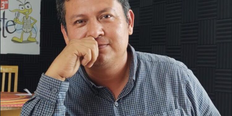 Candidata deja callado a violentador disfrazado de periodista 