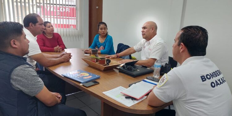 Sostienen Protección Civil y Bomberos reunión con autoridades de Santa María Jaltianguis