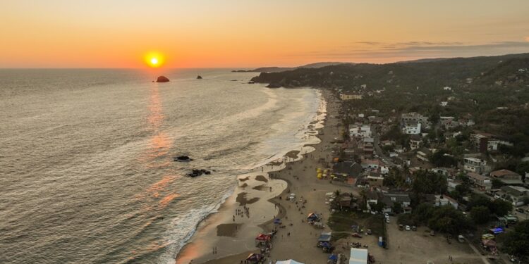 Cierra con éxito Encuentro Nudista Zipolite 2025; registra 90% de ocupación hotelera
