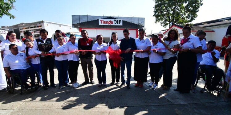 Recorre “Tienda DIF” de Tuxtepec 76 agencias y 205 colonias con programa de abasto alimentario inédito en Oaxaca