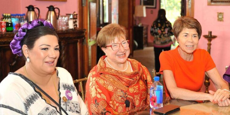 Conferencia entre Mujeres: Justicia y Poder en el #8M