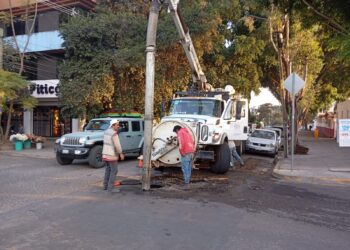 Atiende Soapa fuga de aguas residuales en colonia Reforma