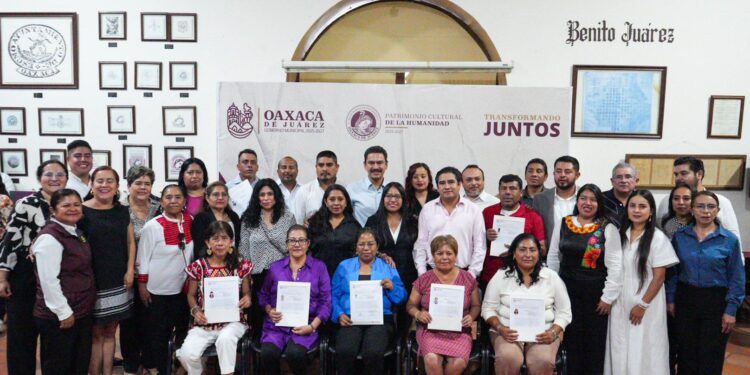 Ray Chagoya toma protesta a Agentes municipales y de policía