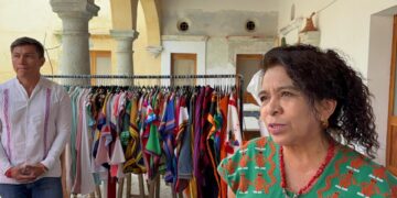 Artesanas y artesanos participan en la Feria del Fomento del Trabajo Oaxaqueño