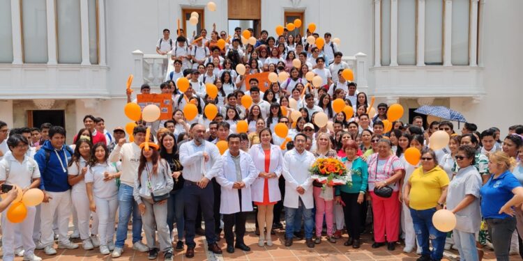 Fuerte la planilla naranja en la Facultad de Medicina de la UABJO