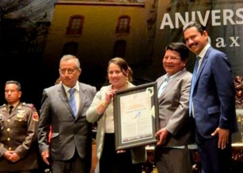 Reconocen a Salvador Flores Concha por su legado empresarial y compromiso con la tradición oaxaqueña