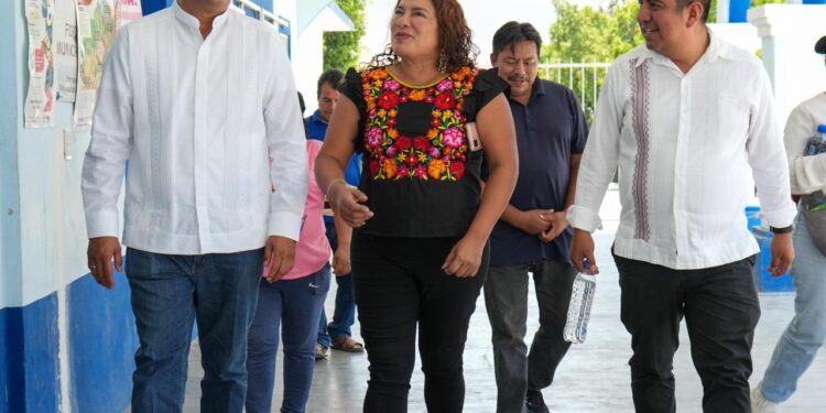 Camina Nino Morales de la mano con pueblos de la Sierra Sur