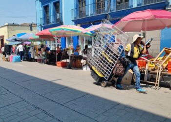 Ayuntamiento de Oaxaca de Juárez reubica puestos informales para mejorar la imagen urbana en zonas cercanas a mercados tradicionales