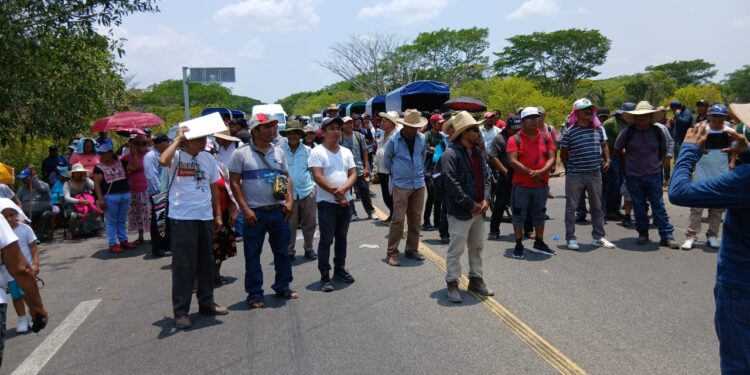Organizaciones sociales se solidarizan con comunidades mixes y exigen diálogo al gobernador Salomón Jara