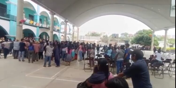 El pueblo de Asunción Ocotlán acuerda obras para el progreso y respalda a su presidenta municipal