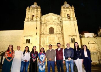 Con el programa Oaxaca Brilla se ilumina el ex convento de Santo Domingo de Guzmán