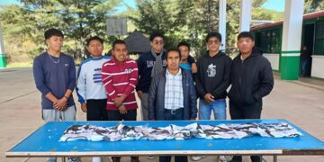 Obsequia Fundación Nino, uniformes a jóvenes deportistas