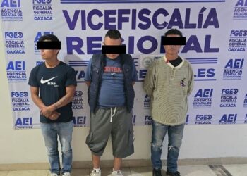 Cayó trío de presuntos narcomenudistas afuera de secundaria en la Zona Metropolitana; juez dicta prisión preventiva
