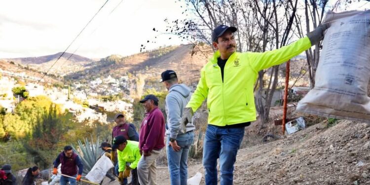 Encabeza Ray Chagoya Tequio Vecinal en la colonia Aurora para fortalecer la seguridad y la vida comunitaria