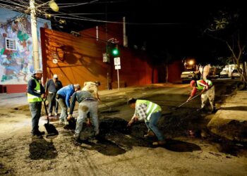 Refuerza Municipio de Oaxaca de Juárez trabajos de bacheo en distintos puntos de la ciudad
