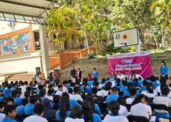 Oaxaca de Juárez fortalece la prevención de adicciones y violencia digital en secundarias