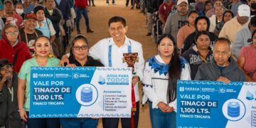 De cara al estiaje, entrega Salomón Jara mil 100 tinacos para garantizar el agua en Xoxocotlán