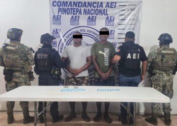 ¡Veneno frente a la escuela! Caen presuntos n4rcom3nudist4s que habrían vendido dr0g4 a estudiantes en Pinotepa