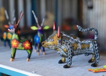 Colores que Cuentan Historias: El Alma Artesanal de Arrazola