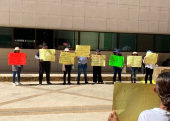 Trabajadores de la UTVCO toman Secretaría de Finanzas y exigen solución tras más de tres años de conflicto