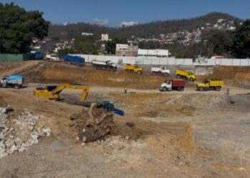 Vecinos de la colonia Reforma clausuran simbólicamente obra de plaza comercial “Parque Oaxaca”