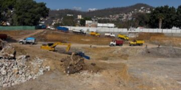 Vecinos de la colonia Reforma clausuran simbólicamente obra de plaza comercial “Parque Oaxaca”