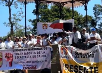 Trabajadores de la Sección 35 del SNTSA exigen medicamentos, mejores condiciones y mesas de diálogo en el Día del Trabajo