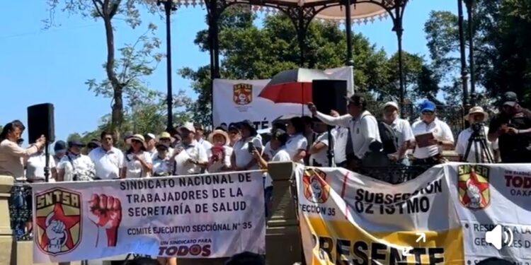 Trabajadores de la Sección 35 del SNTSA exigen medicamentos, mejores condiciones y mesas de diálogo en el Día del Trabajo
